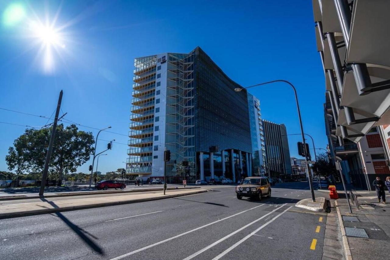 Infinity On Morphett Adelaide Apartment Exterior photo